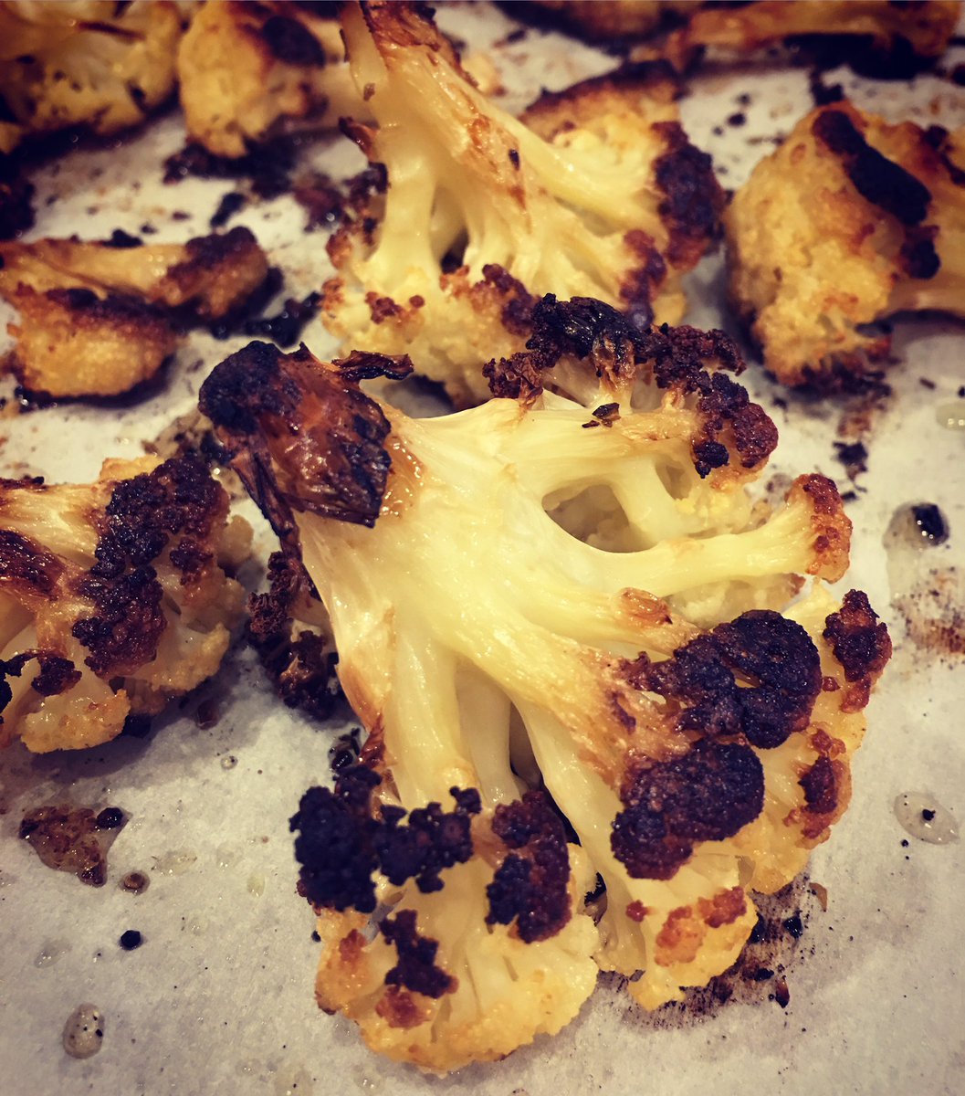 hamptonssalt's tweet photo. Roasted #cauliflower with Hamptons Garlic Salt! So easy! Brush with good #oliveoil, sprinkle with #Hamptons #Garlic #Salt and cook at 350 until golden. #Vegetarian #vegan #hamptonssalt #foodblog #foodblogger #dinner https://t.co/lO3eYW9DuD