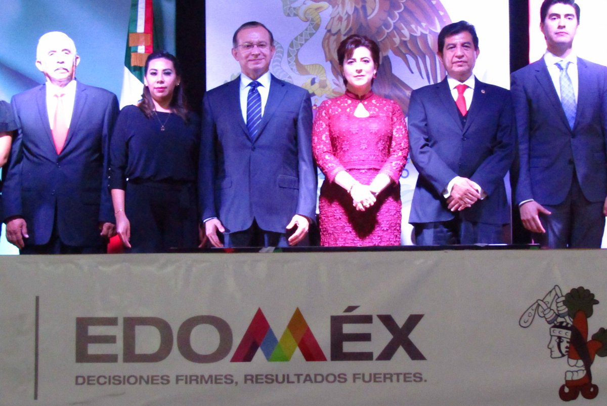 Rinde tercer informe de resultados <a href="/Lupita_F_S/">Lupita Fernández Sánchez</a> durante su gestión en <a href="/Cuautitlan_mxco/">Cuautitlán México</a> la acompaña <a href="/raymundomc/">Raymundo Martínez Carbajal</a>