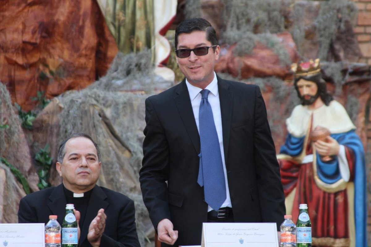 Les comparto un hecho sin precedentes en nuestro estado, por primera vez en el país, el <a href="/GobiernoJalisco/">Gobierno de Jalisco</a> a través de @Profesiones_Jal y la Secretaría de @InnovaJal, reconoció de manera oficial los estudios de sacerdotes egresados del Seminario Mayor de Guadalajara.