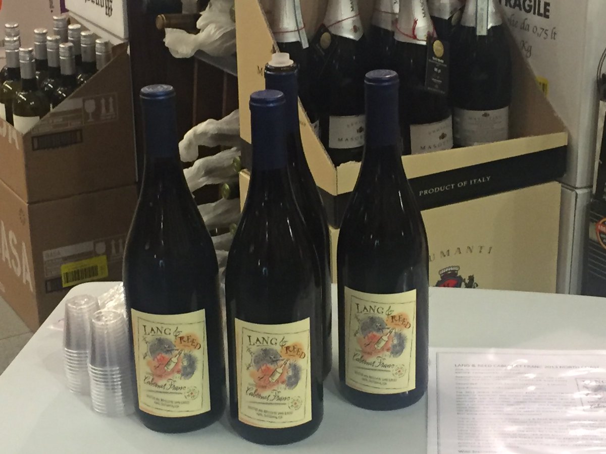 MarleneHowardCo's tweet photo. International Cabernet Franc day!!come join me @CoopWineSpirits Crowfoot to try #langandreed 2013 #CabernetFrancDay @CellarDoorImp  @MarleneHowardCo https://t.co/2MlVcg38lU