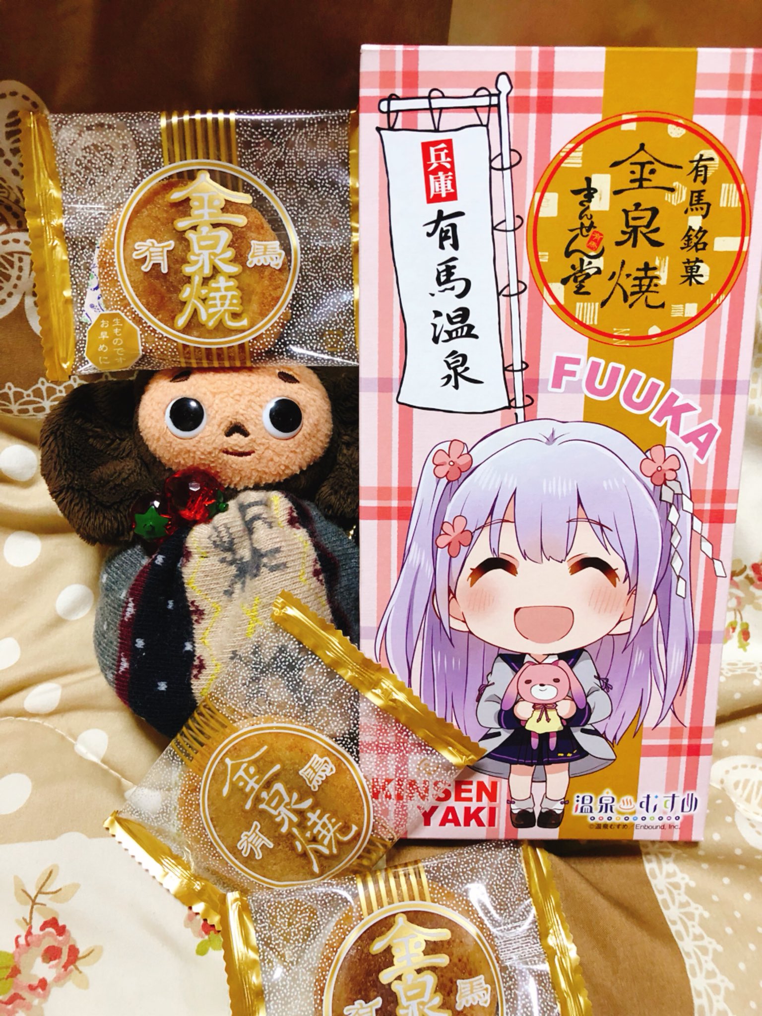 Twitter 上的 ベル 週末に 有馬温泉に行ってたオットのお土産 金泉焼 パッケージが温泉むすめっていう可愛い女の子のデザインなんだけどね このコ ちょっと怖くない デフォルメじゃない方のイラスト よく見ると ウサギのぬいぐるみの持ち方が