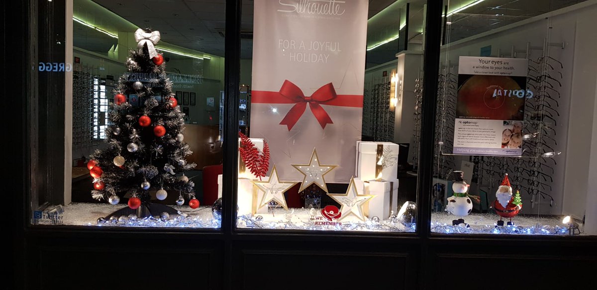 Gilleyecare2014's tweet photo. #silhouette #Christmas has finally arrived !!!❤❤ https://t.co/iyafxGhK8E