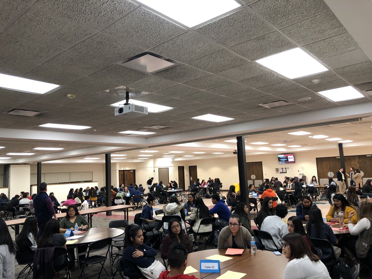 dmaya_1's tweet photo. Thanks to all @NLU_Wheeling college students for volunteering at #LograTuMeta @District214 #SiSePuede https://t.co/mO8ymRw2Os