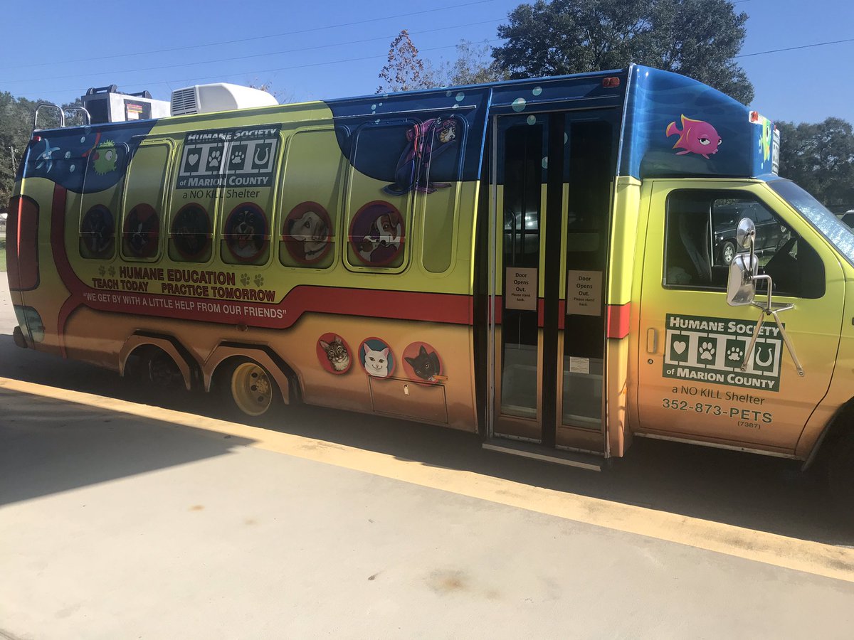kris10_mac's tweet photo. Bark Bus from the Human Society! Puppies at work, yes please! 🐶❤️🐶❤️ Teaching Ss the importance of caring for our four legged friends. #WeAreMCPS @Super_Stallions @cmorrill3rd https://t.co/oBke5Oe2B9