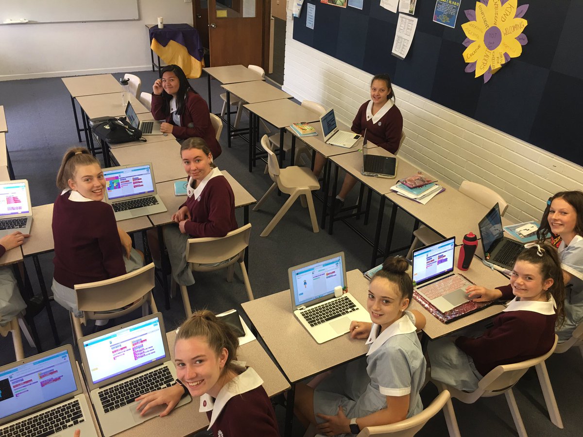 JulietteMajor's tweet photo. #HourOfCode continues at @STCCGriffith today #SeekSTEM https://t.co/McQHsfTfFp