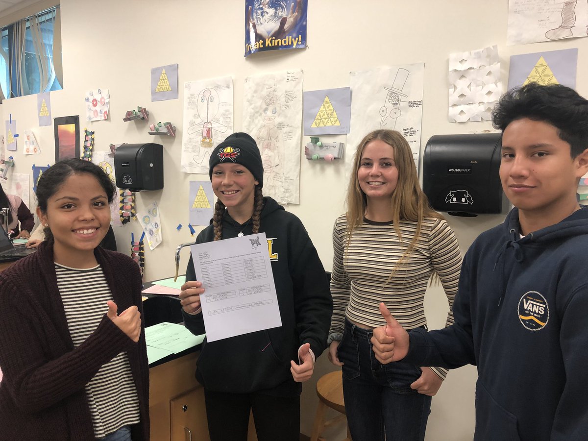 kristinhartloff's tweet photo. Murder mystery time in Ms. Fosse’s Chem class today - Who had the poison in their pocket? Engaging students AND performing calculations all at the same time #boom #tusdngss #tusdstem @GoFHSKnights https://t.co/hPcstHdtIv