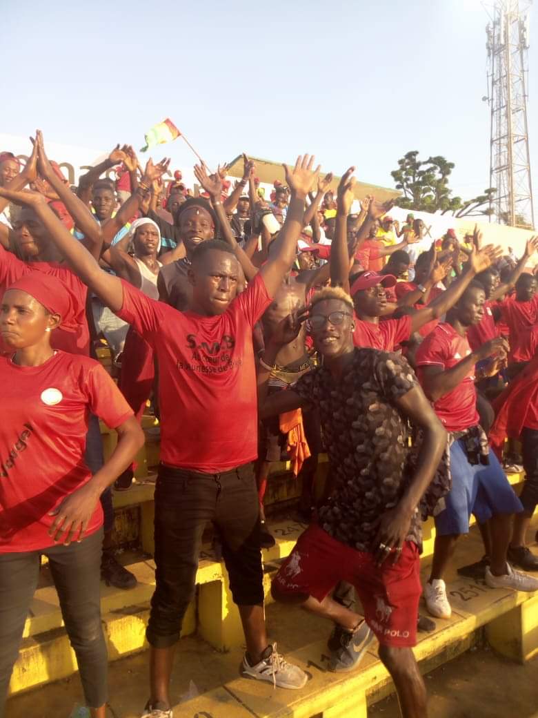 keitus14's tweet photo. Une Victoire, même non qualifié. Le #WAC a sauvé l'honneur de toute une ville, une nation à travers cette mobilisation des jeunes venus de partout dans le #Kakandé et #Conakry.
3-1
Fier de vous et de notre partenaire #SMB.
#Sport
#Footelite https://t.co/kyNz6aX68Y
