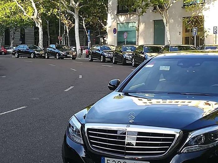Grand_Class's tweet photo. En Grand Class contamos con una de las mayores flotas de vehículos de lujo a nivel nacional.
#MadridTransfer #VIPEvents #VIPbuscompany #LifeStyle #Business #MadridAirport #Exclusive #VIPCoach #VIPBus #ShuttleMadrid #VIPEvents #LimousinesMadrid https://t.co/6woqxUobtM
