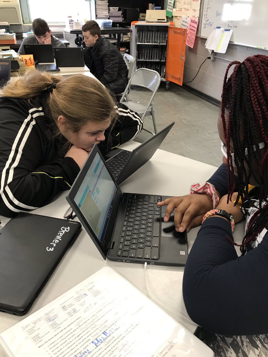 #hourofcode My Locust Fork High 9th graders learn computer coding today - many future programmers here!