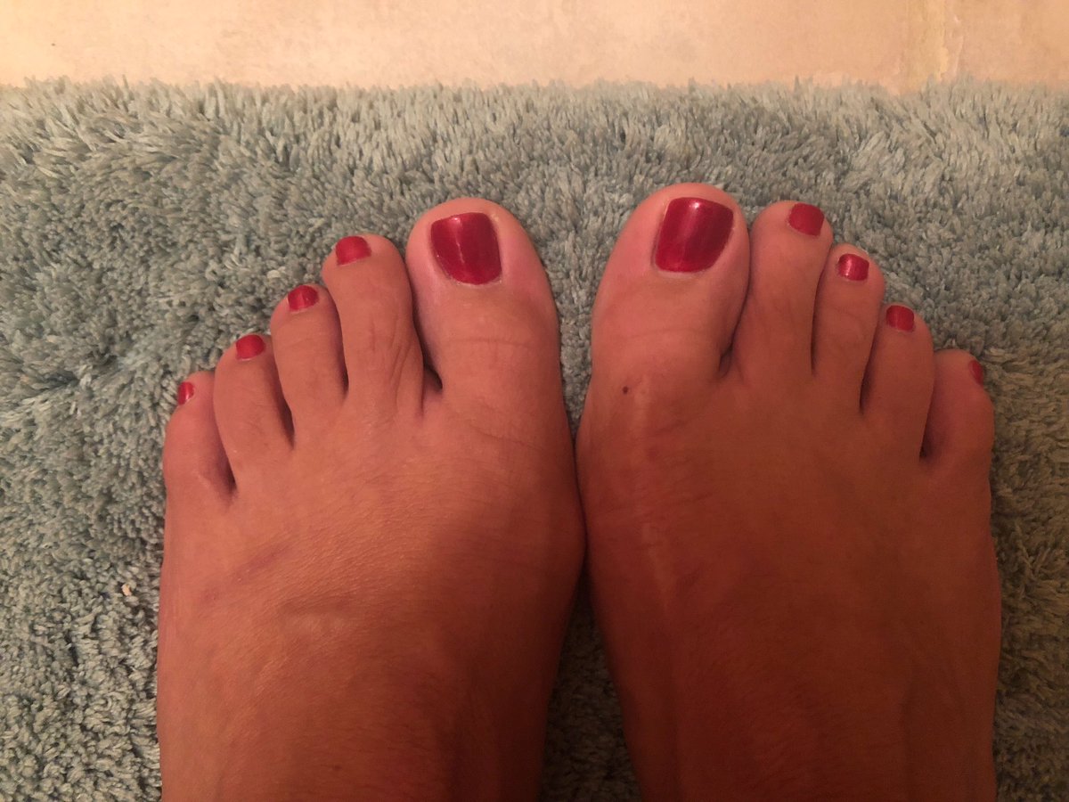 CuckAce's tweet photo. #cutetoes #footfetish #toes https://t.co/XyptGIln3O