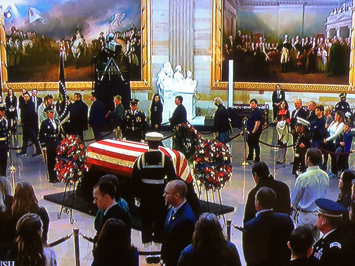 dubravkasuica's tweet photo. Danas smo imali cast odati pocast 41st US President #GWHBush u Rotondi @uscapitol koji je stavio potpis na nezavisnost nase 🇭🇷
@HDZ001 @Agencija_HINA @EP_ForeignAff @EPPGroup @EP_Zagreb @EK_Hrvatska @hrtvijesti @b_kappel @EGardini @DariuszRosati @MarietjeSchaake @NeenaGmep https://t.co/2UAjUPxPGo