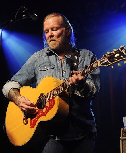 GreggAllman's tweet photo. Gregg at The @beacontheatre in #NYC. Photo by Dino Perrucci. #music #legacy #theroadgoesonforever #allmanbrothersband #beaconrun https://t.co/bHwP4pdhlv
