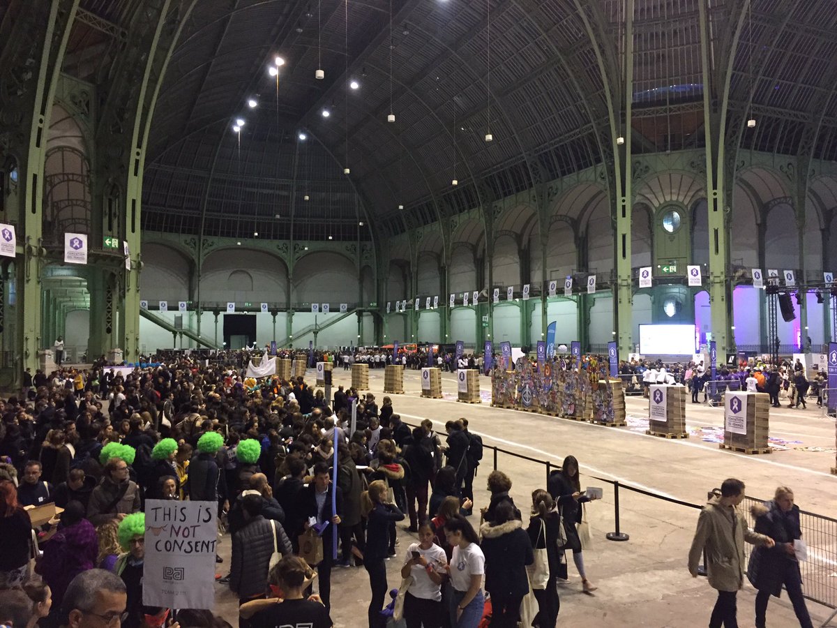 GrandPalaisRmn's tweet photo. Ce soir, le #GrandPalais accueille la #NuitDesRelais 💪 Une grande course pour soutenir les femmes victimes de violence ! Bonne chance à nos coureuses et coureurs ! https://t.co/l8nkqxzr34