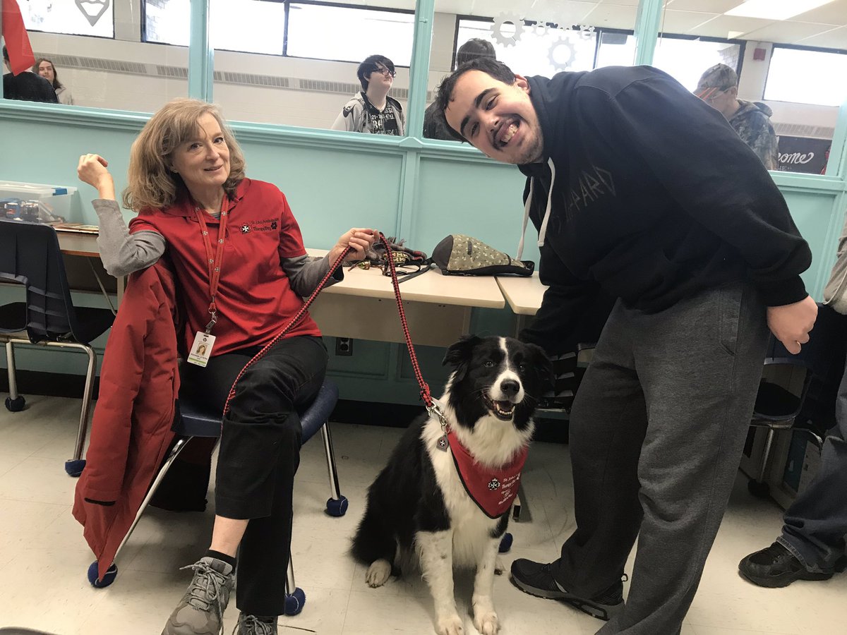 AMSSLibrary's tweet image. Dogs make everything better! #pettherapy