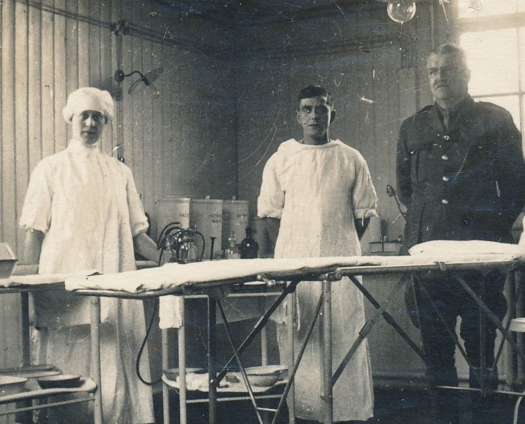 We're sliding into #Ancestryhour this week to tell your about our new digital resource! Trace your #familyhistory on a searchable database with details of all men &amp; women who qualified with us, from the 16th century barber-surgeons to 1918 buff.ly/2QaoCZP #Genealogy