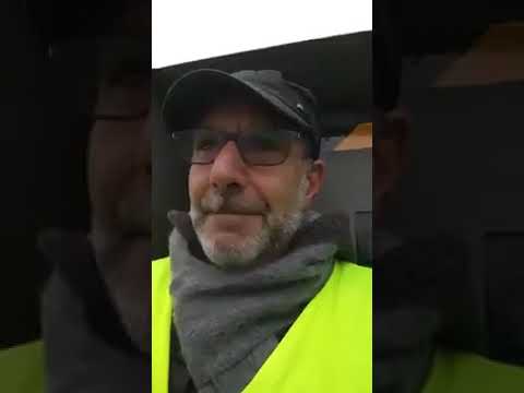 antiradar's tweet photo. Un #GiletJaune empêche un radar de flasher : vidéo de son message à Emmanuel Macron https://t.co/xPmI5D5bLU https://t.co/ZJOZgQ8brA