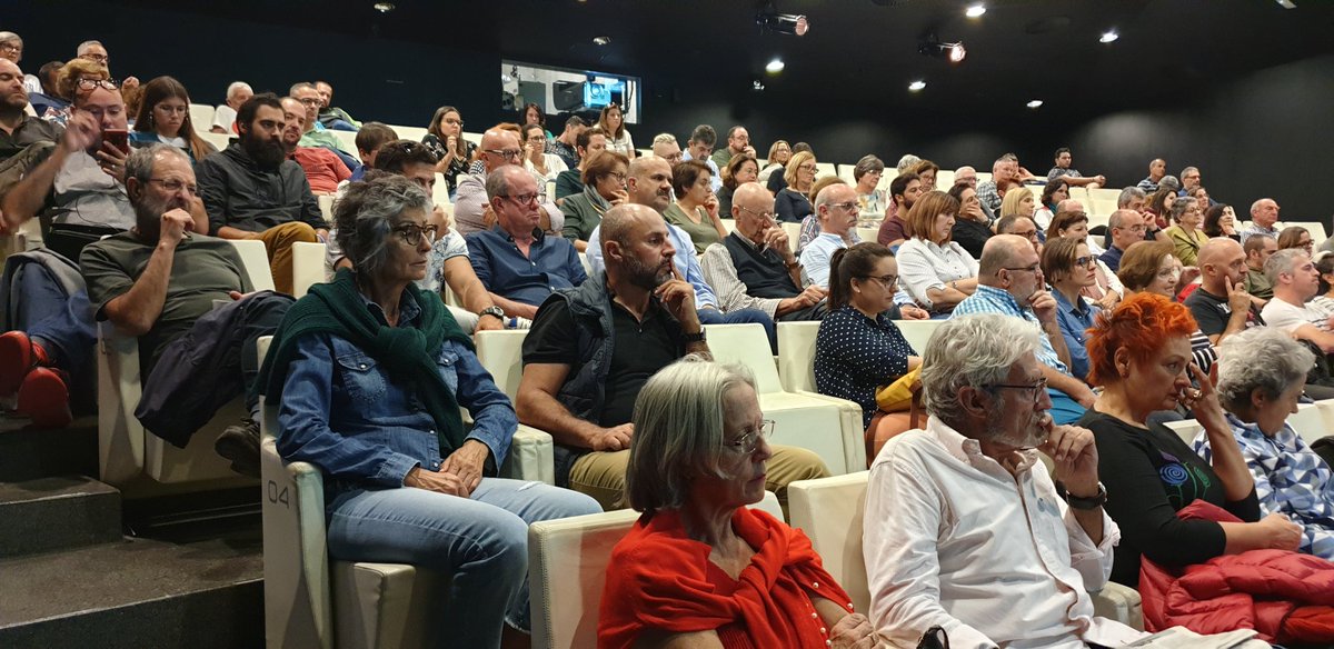 AccionExterior's tweet photo. "Las guerras se acaban cuando se superan las consecuencias" afirma @gervasanchez mientras repasa sus vivencias en territorios asolados por conflictos bélicos durante la conferencia #dignidad #humana, promovida por #AccionExterior @CabildoTenerife https://t.co/wtGfWIJBWR