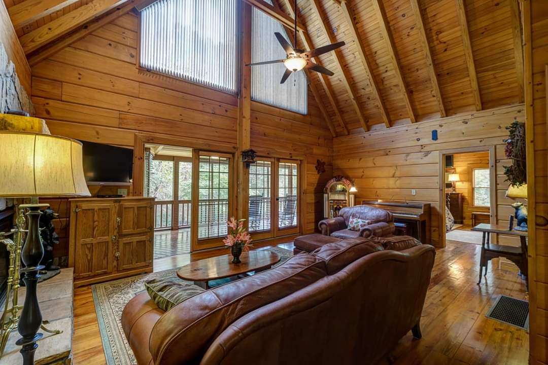 OurMtns's tweet photo. 286 LUCIA'S PARADISE WAY
MURPHY, NC 28906
$349,900
Beds: 2 Baths: 3 Sq. Ft.: 2,553

#KellyHopkinsandAssociates #MountainLeisureTeam #SellingaLifestyle #Remax #OurMountains to #YourMountains

https://t.co/ntCR4bCxjS https://t.co/GVniLTX94m