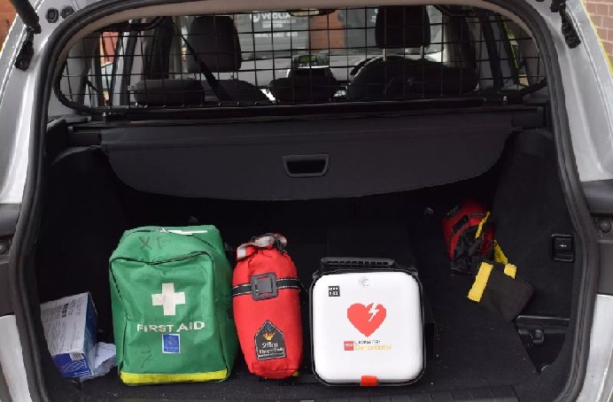 MPSHillingdon's tweet photo. Officers save manโs life in Hayes
PC Halse 2507WA and PC Gibson 2158WA from #ERT5 were first on scene and following an initial assessment they commenced CPR. Following a shock from a defib, they continued CPR on the male who regain consciousness. #Heroes
https://t.co/GSNb3LA4ML https://t.co/3QVVNqi1Hr