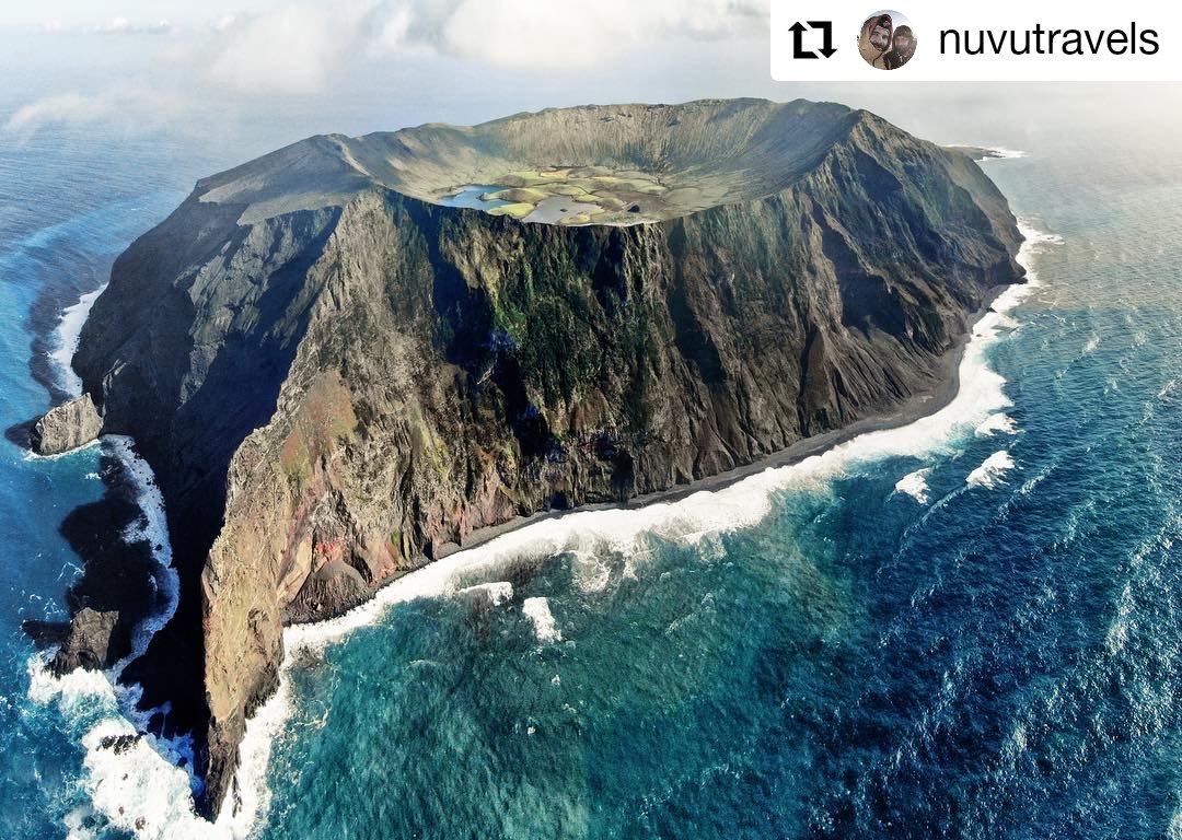An incredible image of one of the islands of the Azores! Can anyone guess what island we are on?

Uma imagem incrível de uma das ilhas dos Açores! Alguém adivinha em que ilha estamos?
IG 📷 @nuvutravels

#VisitAzores #VisitAzoresIslands #Beautifulislands #Purenature