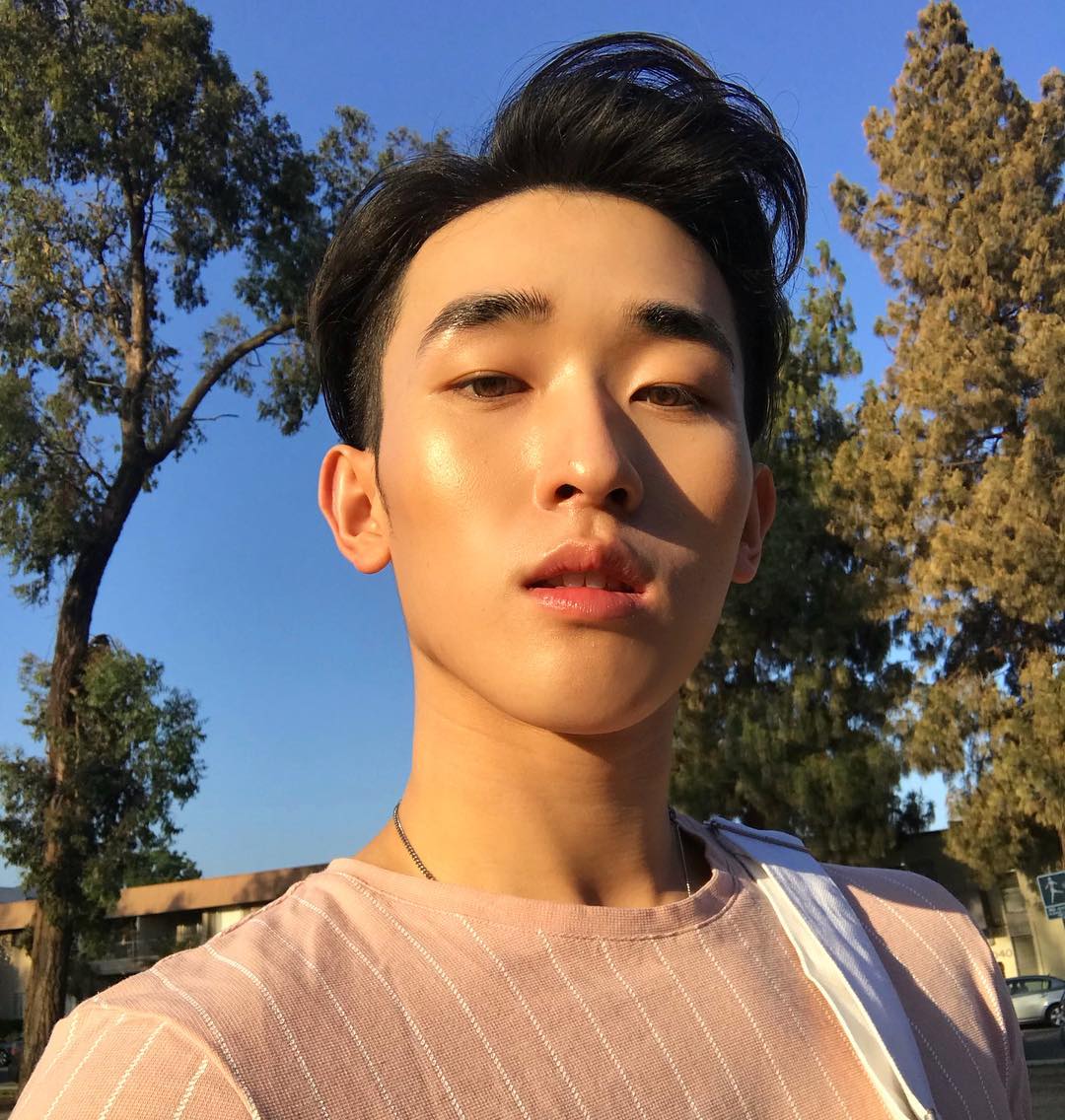 “Makeup has definitely helped me realize who I am and who I want to be.” —Vlogger Ivan Lam💄💋 Check out Ivan’s #howtoselfie tutorial on today’s story https://www.instagram.com/tv/Bq-fvWFBu6i/