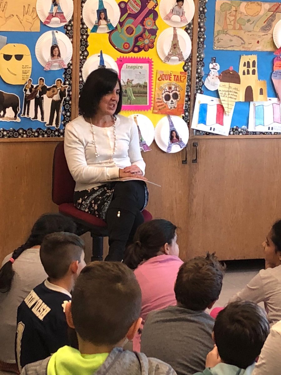 wsdlanguages's tweet photo. Town Clerk Silvana Cabana reads a story to Ms DiMuzio’s FLES class.@wantaghschools.org https://t.co/kWANxOUj95