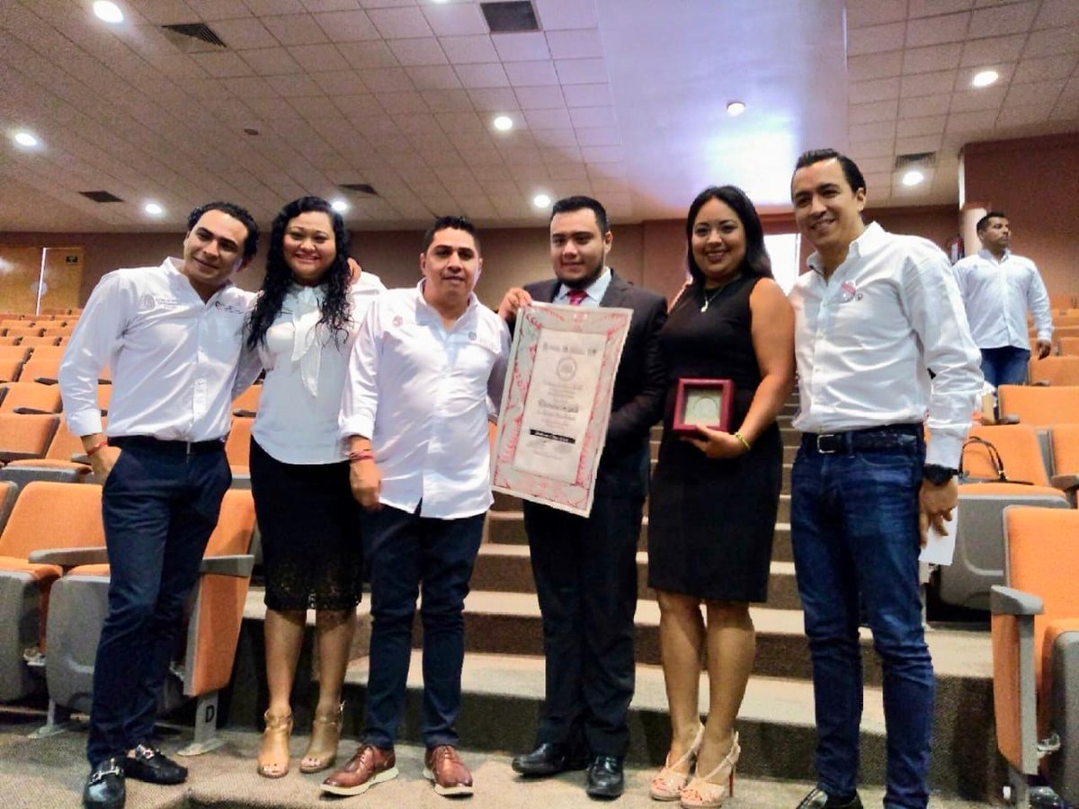 vaniayitzel's tweet photo. El día de hoy el Gobierno del Estado de Guerrero a través de la Secretaría de la Juventud y Niñez realizaron la entrega del  "Premio Estatal al Mérito Juvenil 2018".

Con mucho gusto asistí a este evento que premia y reconoce el talento de los jóvenes Guerrerenses. https://t.co/biqXzqq0gP