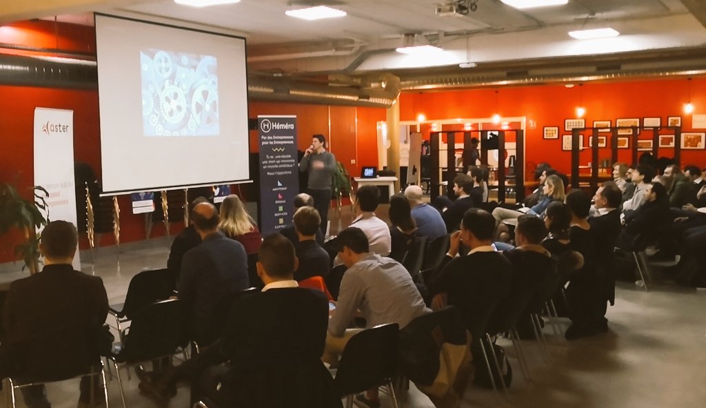 HemeraCoworking's tweet photo. REX de Clément de @fieldboxai sur  "Déployer l'intelligence artificielle dans l'industrie" @LeWagonBordeaux #Hemeraevent #meetup #saas #ai #industry #data #bordeaux #startup cc  @AsterCapital @LaTribuneBdx https://t.co/gOafiDMeIH