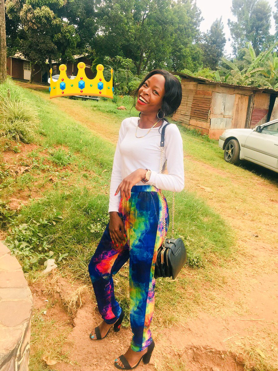 diva_gods's tweet photo. When life gives you 100 reasons to smile https://t.co/9oz3MxB2vo