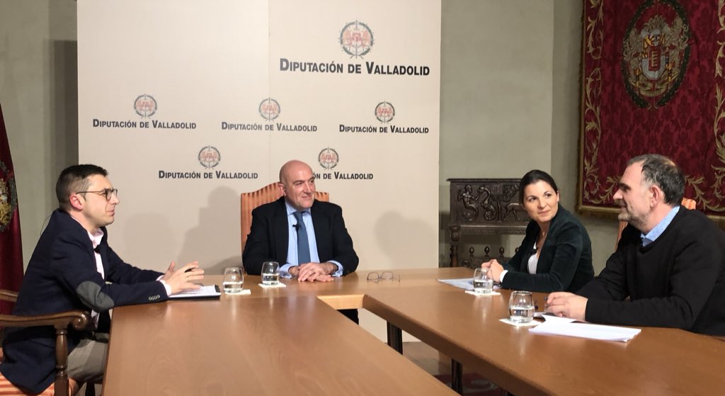 Continúa #ConcejoAbiertoDiputación en <a href="/Dip_Va/">Diputación de Valladolid</a> con pte.<a href="/JesusJCarnero/">Jesus Julio Carnero</a>,<a href="/MayoSoraya/">SORAYA MAYO</a> de <a href="/autonomosata/">Fed. Autónomos 𝗔𝗧𝗔</a> y Félix Sanz de #Foacal <a href="/la8valladolid/">La 8 Valladolid</a> <a href="/ConcejosTV/">Concejo Abierto</a> <a href="/DeselcaEventos/">Deselca Eventos</a> <a href="/ACuaresmaRenedo/">Ángel Cuaresma</a>
