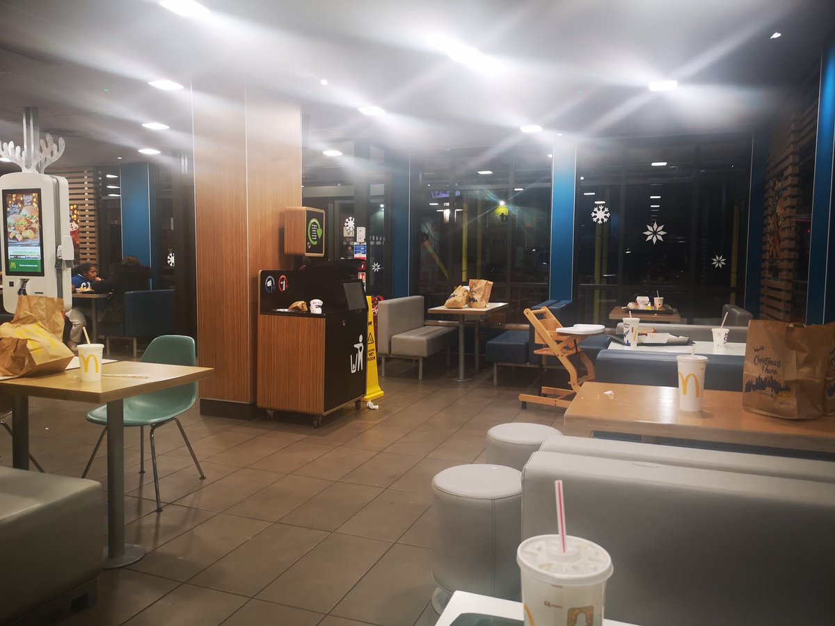 Swizzified's tweet image. Pretty empty @McDonalds at 7.25pm yet it took 20 minutes to get my order and restaurant is filthy. 😒 Please dm me @McDonaldsUK if you would like to know the location.