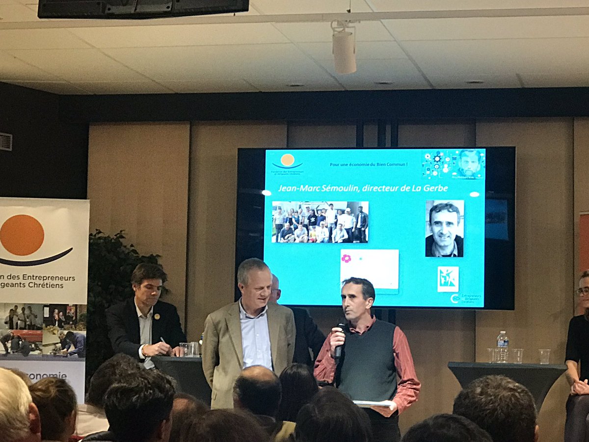 karineForet's tweet photo. #ptcelesmureaux Jean-Marc SEMOULIN reçoit le prix Philibert VRAU de l’économie sociale et solidaire par #lesedc https://t.co/0wFj07njhl