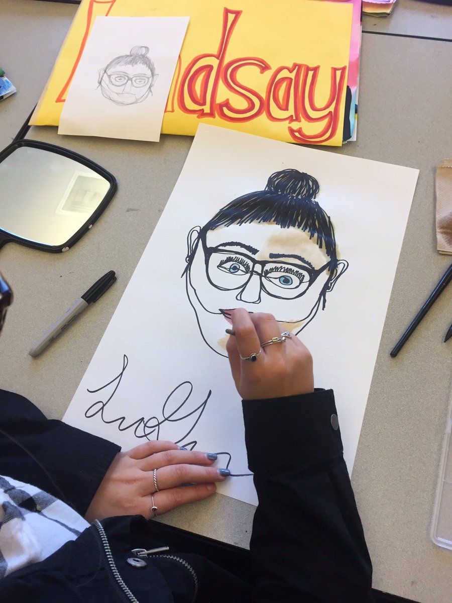 blairmlindsey's tweet photo. Countour line self portraits! One of my favorite things! #uofsc_svad #elementryteacherspracticeart 🎨 https://t.co/XyyXixMSNH