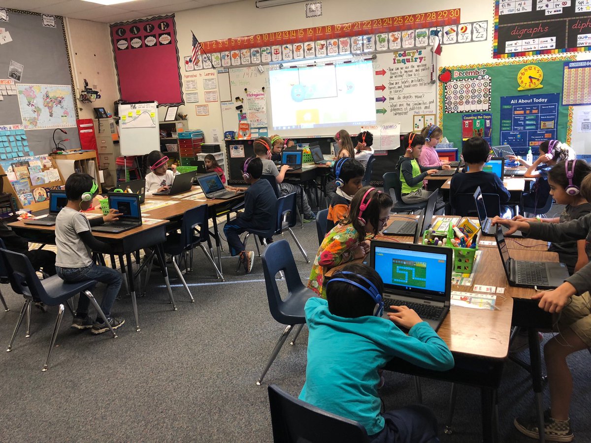MsAPeoples's tweet photo. Having a blast participating in the #HourOfCode with my creative first graders using #Kodable! #SWESCodes @tech4fun @RRISDTech https://t.co/D3UCTkAJNB