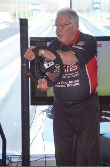 PutOnTheBRAKES's tweet photo. Do you know the correct hand placement for your steering wheel? It’s 9 and 3! #DrivingTipTuesday https://t.co/hF2g8kSHSa