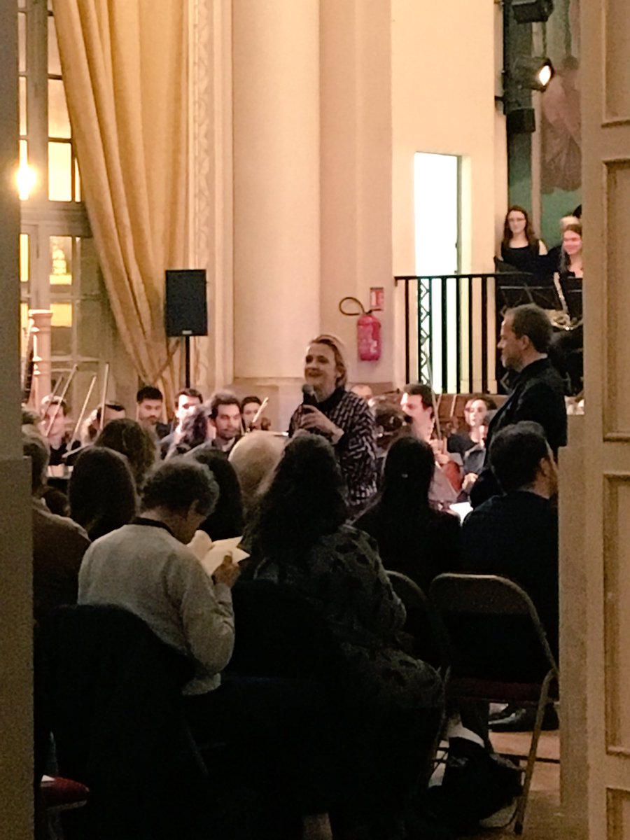 TheApe_btc's tweet photo. Mme la Maire du 5ème arrondissement présente le concert de l’@oscpsl, aux côtés de Johan Farjot. La salle est comble ! #ocpsl #borodine #rachmaninov #concert #cesoir https://t.co/i58BJjK5me