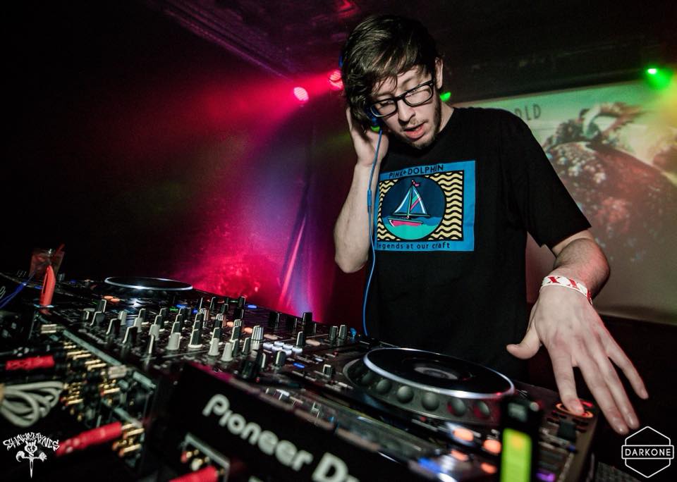 Silver_Wrapper's tweet image. We 'bout to get lit up at @ChopShopChi this Friday when @DMVUofficial &amp;amp; @OfTheTrees pull up 🚘

Tickets &amp;amp; Info :: bit.ly/DMVUOTT_1207 • #DMVU #OfTheTrees #Chicago