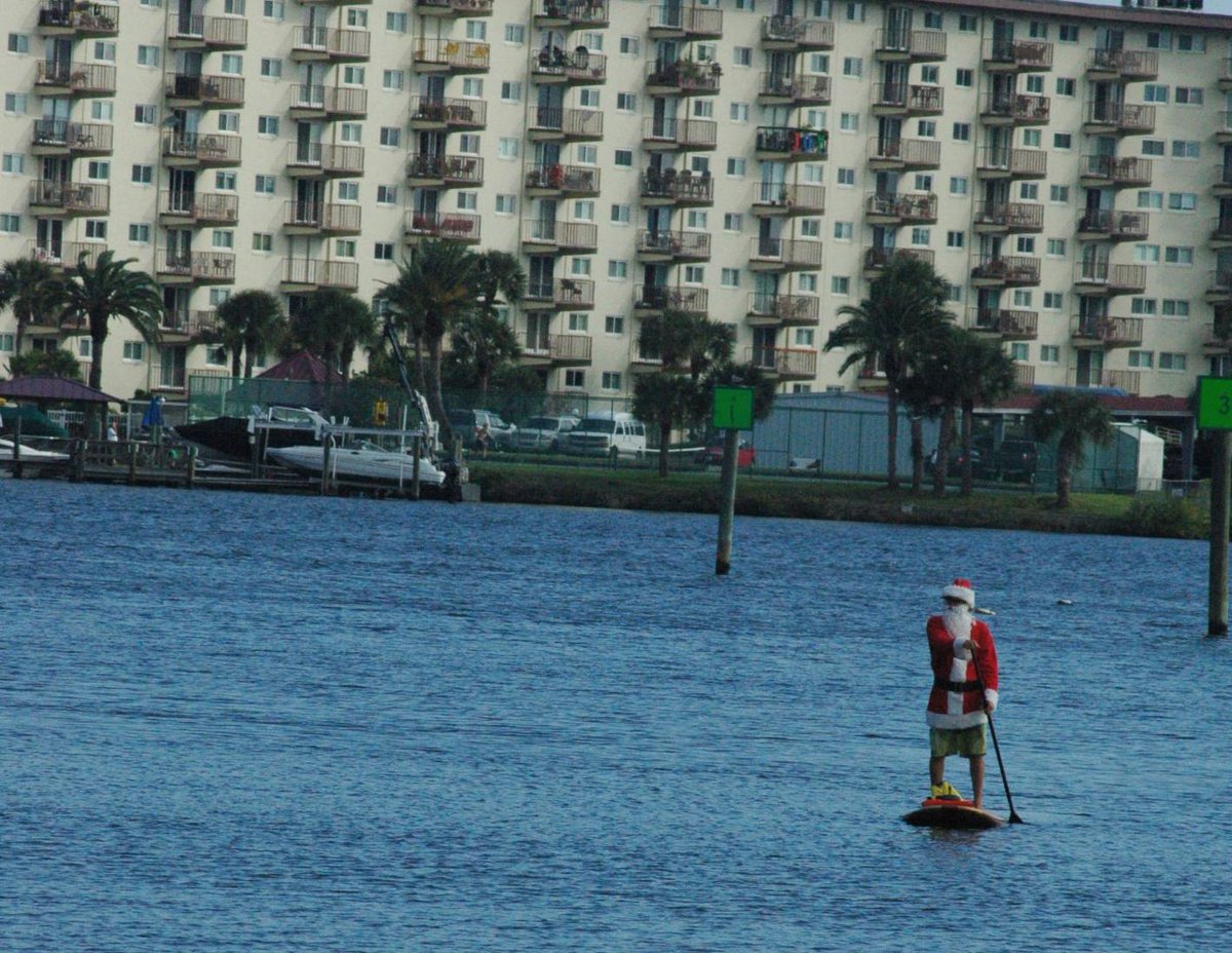ThreeBrotherSUP's tweet photo. He even sees you while you're SUPing! 😂
Photo credit 📸: Susan J.

#santaiswatching #hopeyouronthenicelist #givea3BBforchirstmas #christmasiscoming #christmasgift #woodpaddleboards #woodenpaddleboards #woodsups #paddleboarding #paddleboards #supsurf #supsurfing #santasuping https://t.co/C1OsVnwBbA