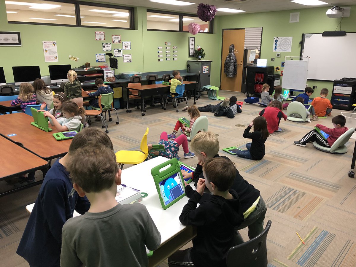 BethTortd101's tweet image. #HourOfCode18 continues with 1st Ss using @kodable #ForestHills101 #WSD101