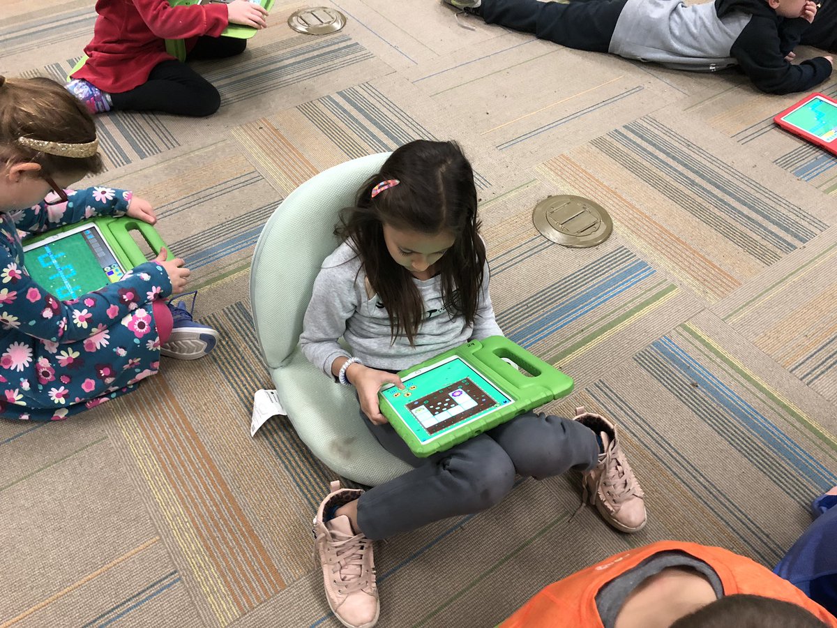 BethTortd101's tweet image. #HourOfCode18 continues with 1st Ss using @kodable #ForestHills101 #WSD101