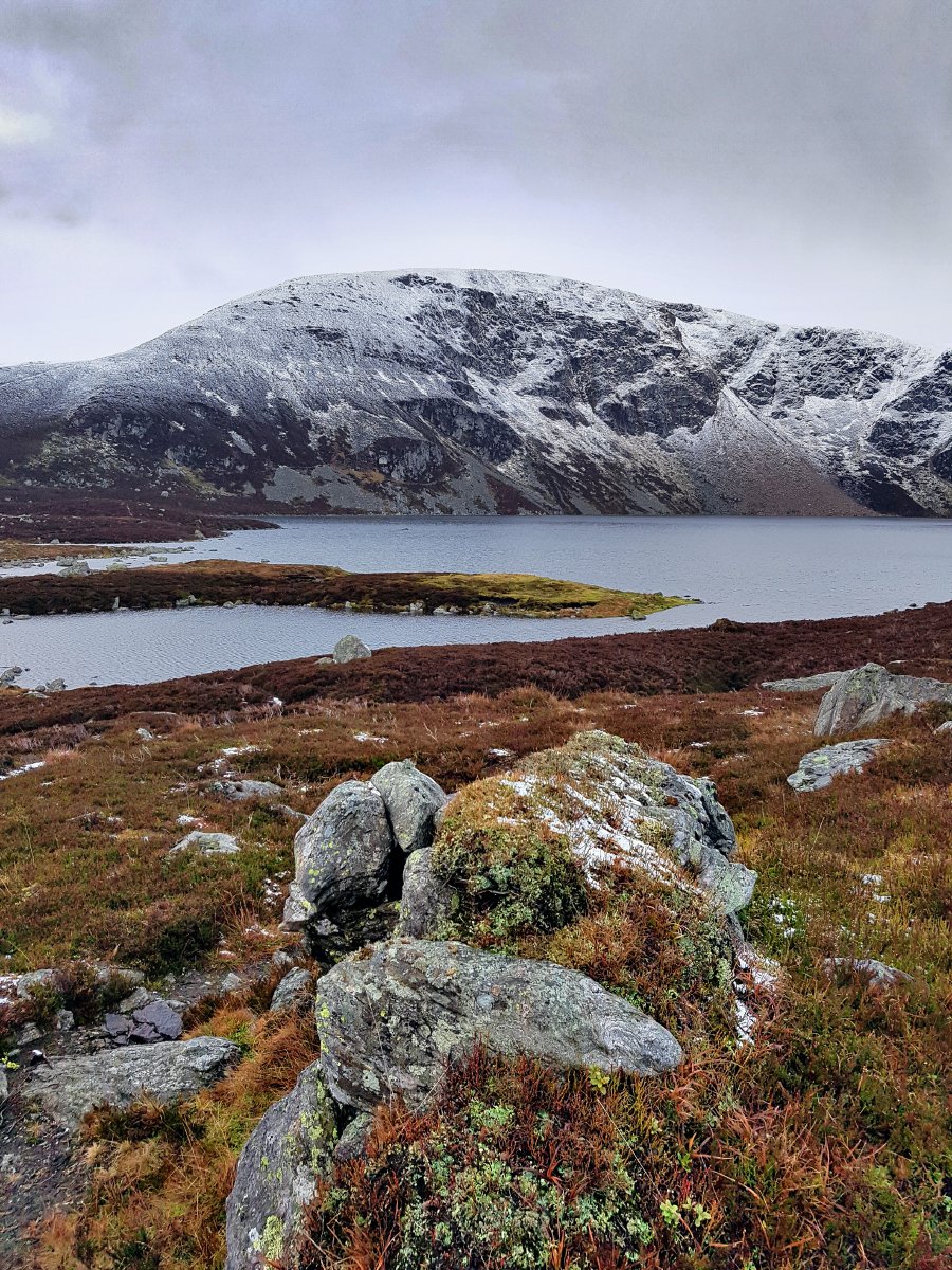 Back in the #Cairngorms this time on foot, from Loch Muick to Loch Brandy #WinterWonderland #aberdeenshire #hillwalking #winterABDN 2/2