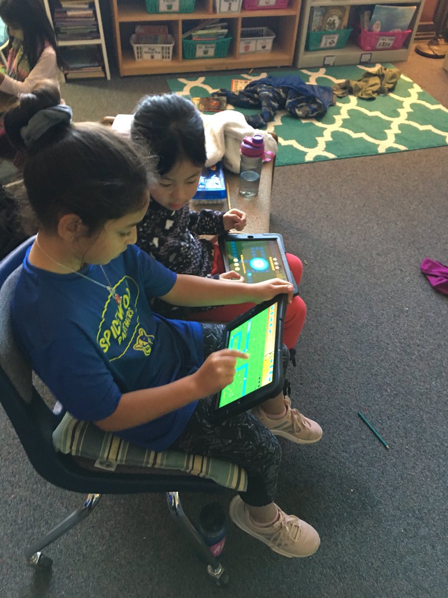 dsteinburg_edu's tweet photo. We are having so much fun coding today for hour of code. My students are teaching me all about these cool apps. #SWEScodes #HourofCode #SWESInnovates #rrisdtech https://t.co/DvBye9h8Km