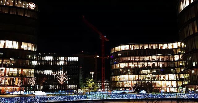 branojarabek's tweet photo. punch &amp; office #nightwork #xmassattheoffices https://t.co/VmM91K0mq6 https://t.co/xOJ3z4NBUg