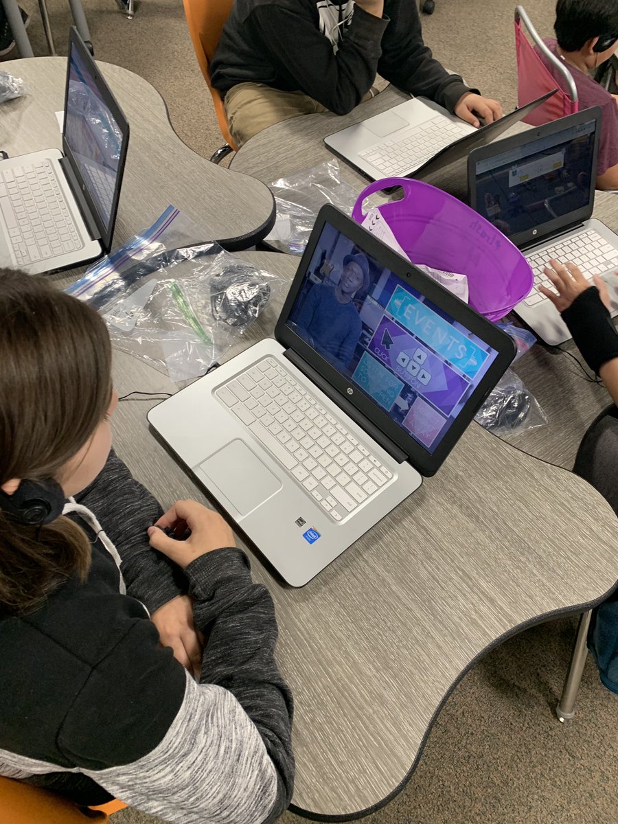 CoffeeBean016's tweet photo. #HourOfCode in #RO52 - students are having a dance party!!! #VisaliaEdTech #cvtechtalk #cvcue https://t.co/W1rSB9urVh