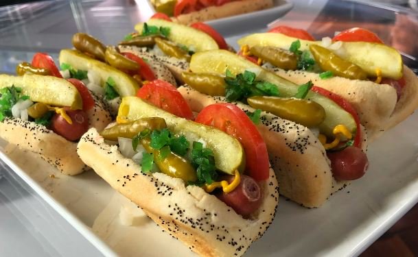 WGNNews's tweet photo. Congrats @portilloshotdog! Portillo's top dog among travelers, named best 'fast-casual' by TripAdvisor 🌭https://t.co/ybN7NN5SOt https://t.co/vulNZ1aCvU