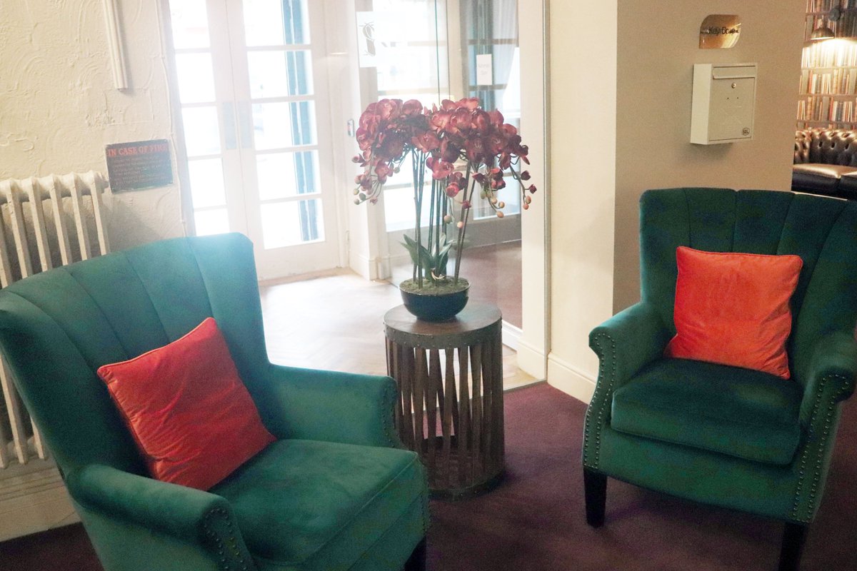 The perfect space to relax in our lobby area ✨

To book in with us just give us a call - 01270 257398 📞