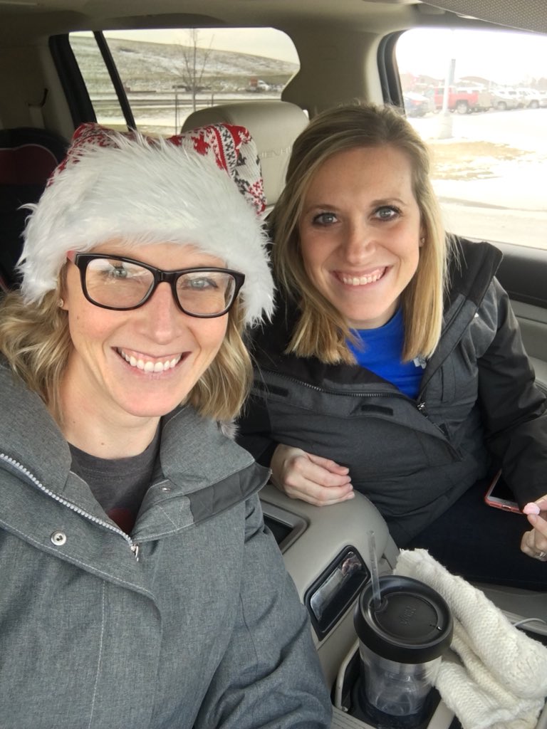 Tara_Flack's tweet photo. In line with @BGruebele at @BergsethBeer to pick up our @greatnorthpole boxes to deliver for the #WeekOfGiving2018. ๐ฆ ๐ฆ ๐ฆ https://t.co/Gn8J4eoOhp