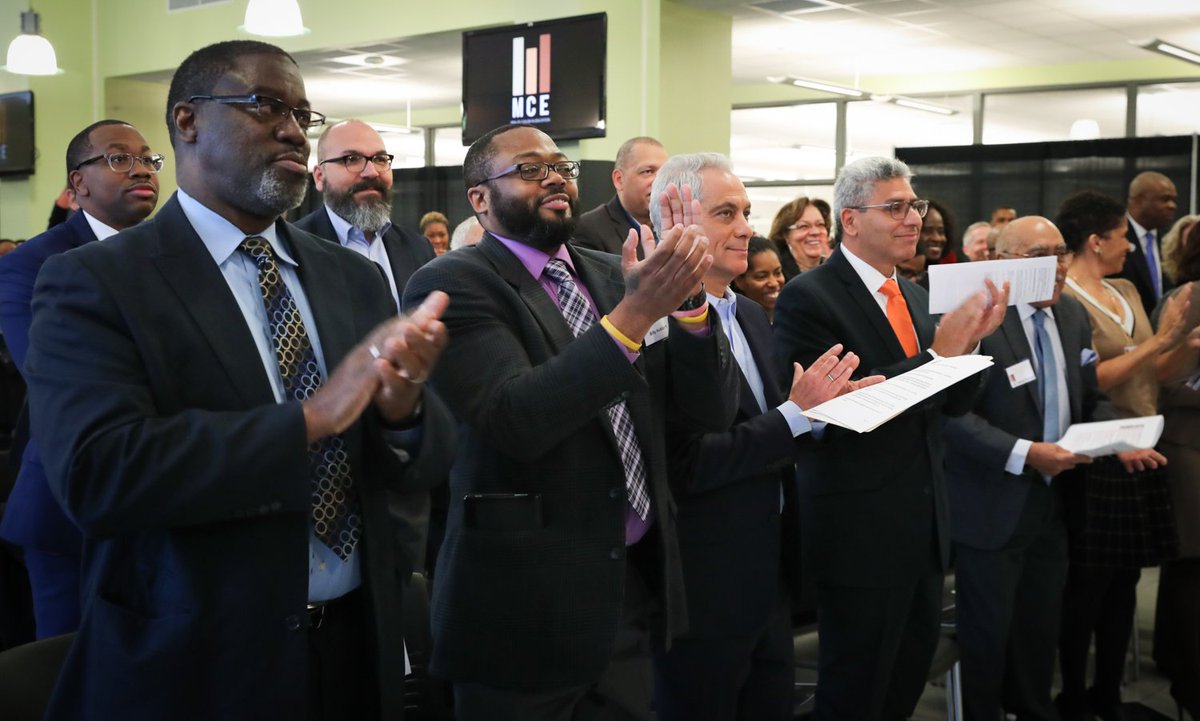 MayorRahm's tweet image. Thrilled to join the kick-off of the Men in Color in Education initiative today. This unique program provides mentorship, work-based learning and college coursework for men of color pursuing careers in education. cityofchicago.org/city/en/depts/… #PreK4Chicago #ChicagoEarlyLearning