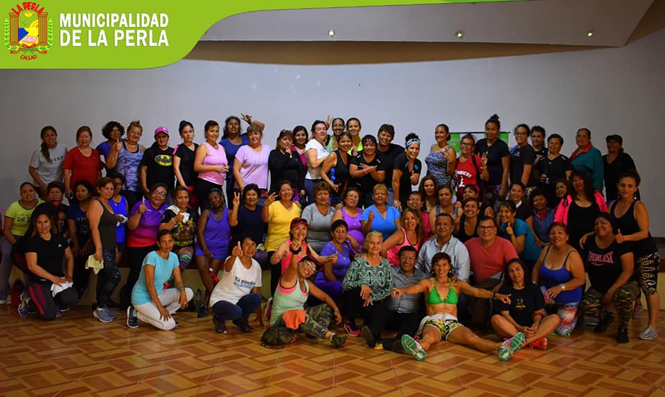 #LaPerla 
Durante una visita sorpresa a las clases gratuitas de Zumba que realiza gratuitamente la Municipalidad, el alcalde Kurly Arana anunció una serie de obras que serán concluidas antes del 31 de diciembre.