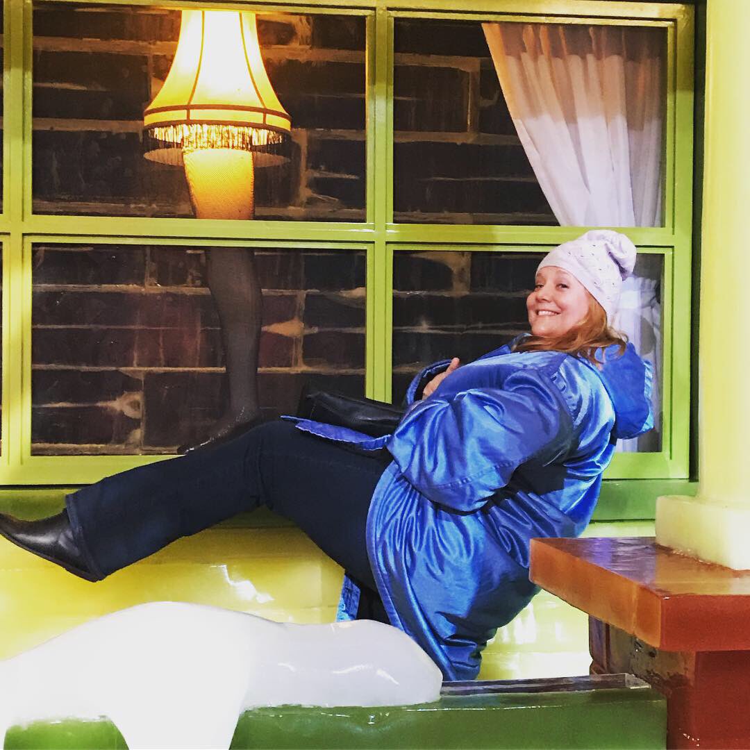 TheLoloHart's tweet photo. Had the best time at @GaylordPalms ICE! I triple dog dare ya to hang out in 9 degrees and see A Christmas Story come to life (in ice form, of course) #CAGP18 #VisitIce2018 #YoullShootYourEyeOut https://t.co/eNIBC27qB4